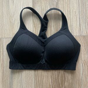 Women’s black sport bra